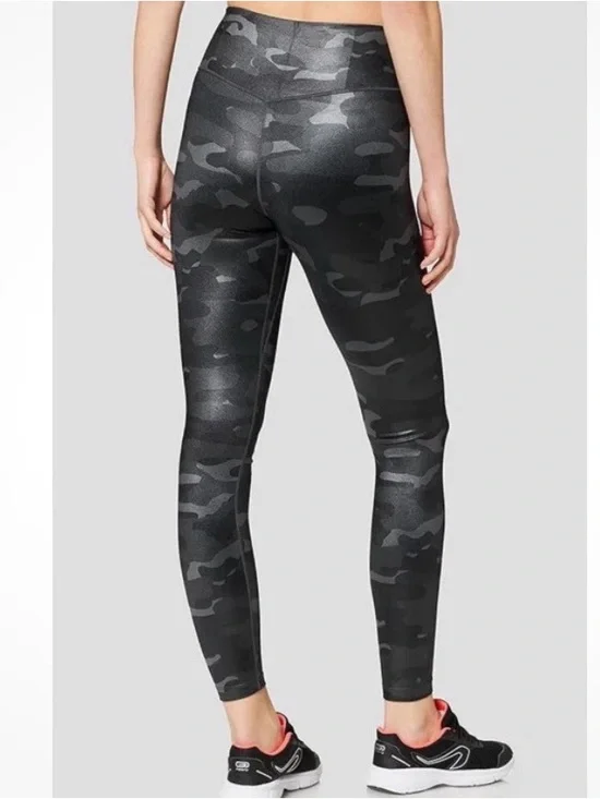 Nike Black Camo High-Waist Leggings - Picture 2 of 5
